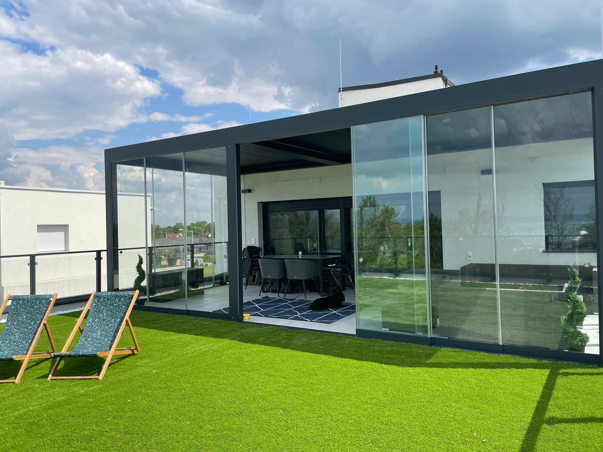 KENÉP referencia – pergola tolható üvegfalakkal, Siófok
