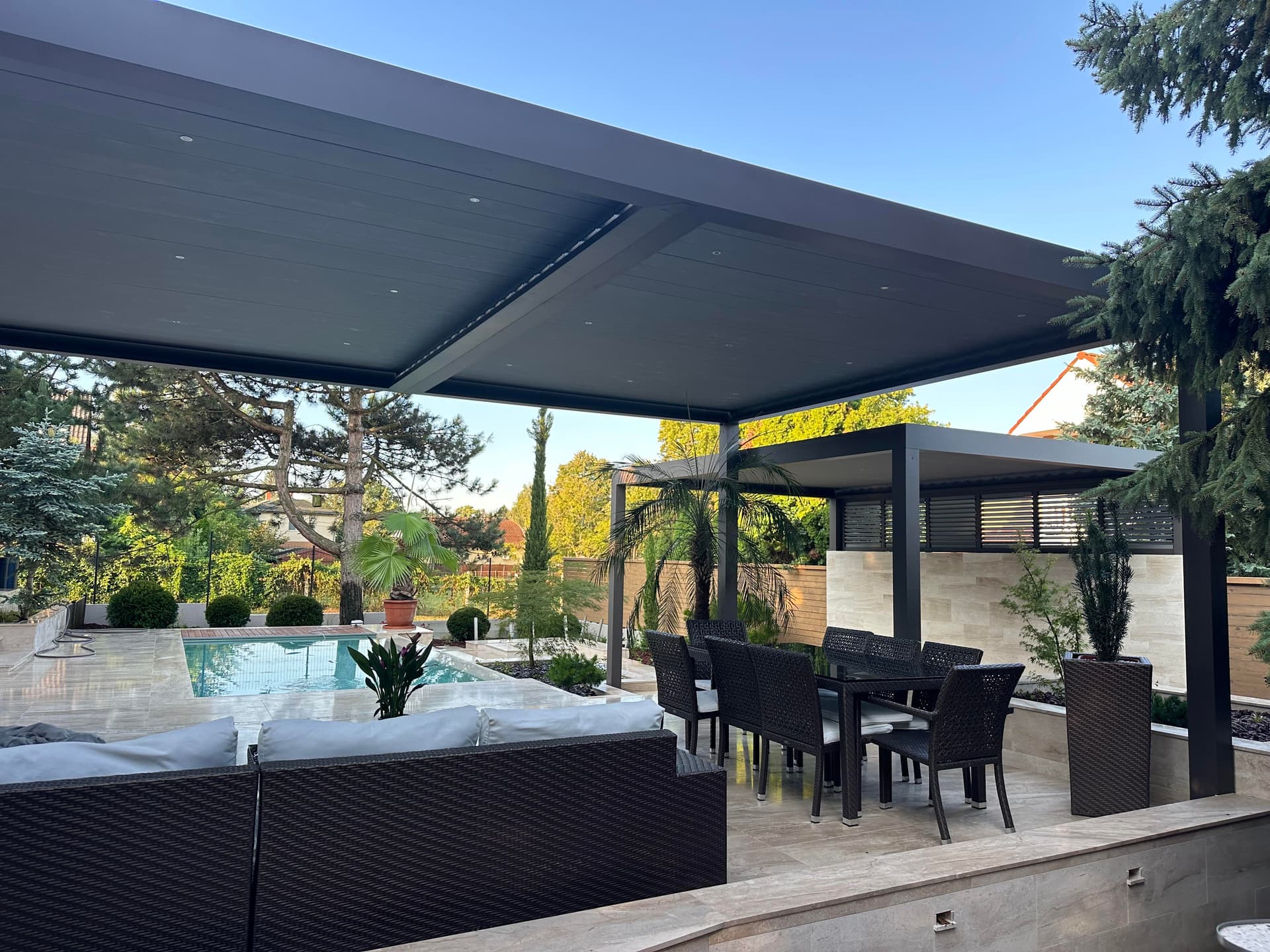 KENÉP referencia – osztott tetős pergola, Nyíregyháza